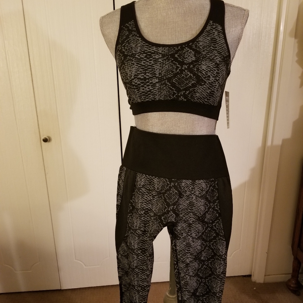 2-piece LA Image jogging/exercise suit